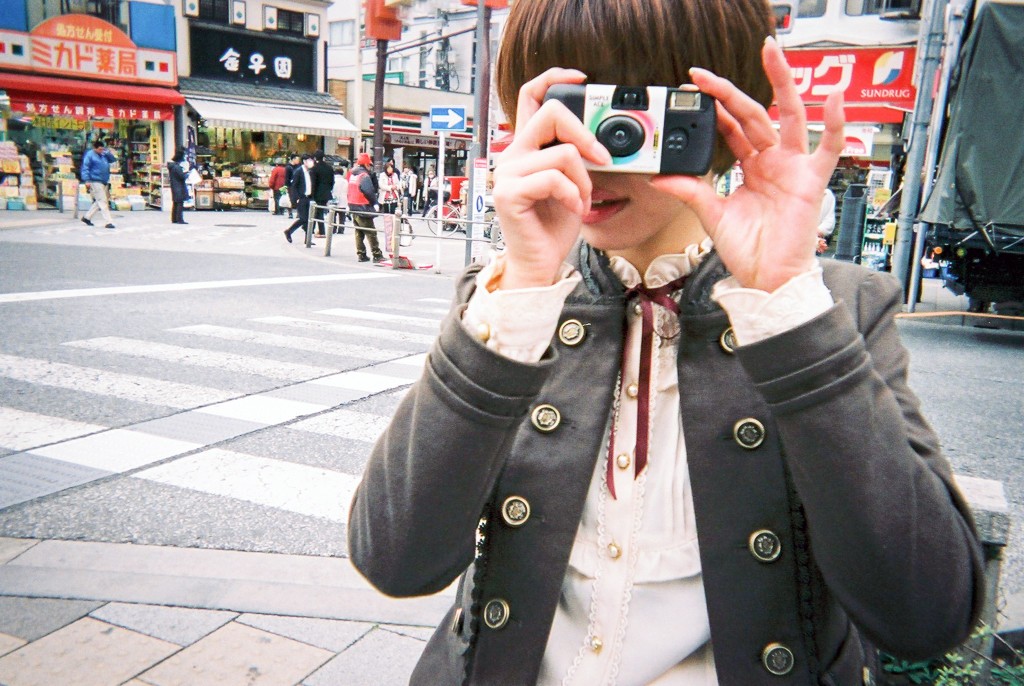 話題の「写ルンです」でポートレイト撮影、高円寺はとってもフォトジェニックな町だった