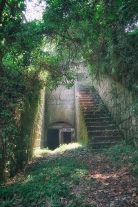 離島に残された遺構に心を寄せる旅