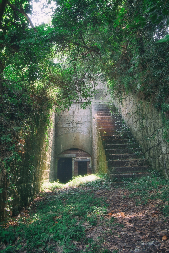 離島に残された遺構に心を寄せる旅